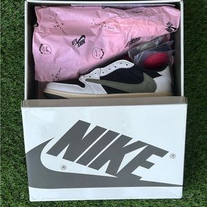 Jordan 1 low Travis Scot olives